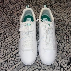 Advantage Clean VS Adidas